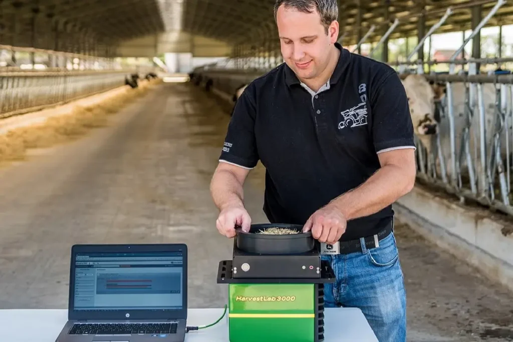 HarvestLab 3000 może pełnić rolę małego laboratorium do badania stacjonarnego kiszonki z kukurydzy, sianokiszonki z traw lub wymienionych w artykule nasion