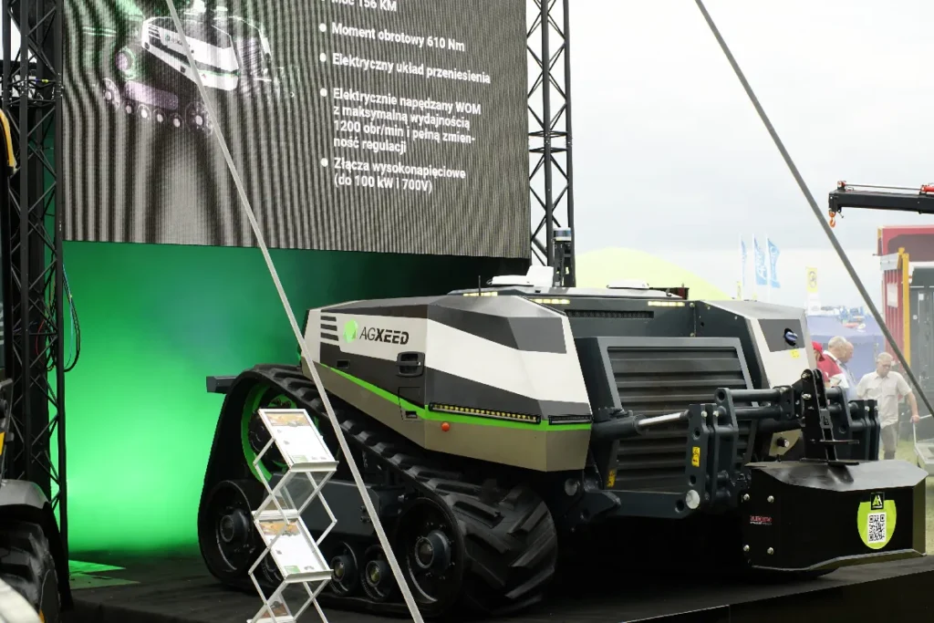 Agrihandler zaprezentował ciągnik autonomiczny AgXeed Agbot 5.115 T2. To traktor o mocy 156 KM na dwóch gąsienicach o szerokości 762 mm każda © Traktor24 