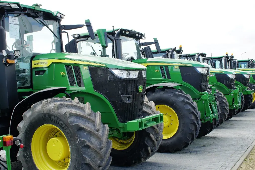 Od stycznia do końca kwietnia 2023 r. zarejestrowano w Polsce 574 nowe traktory John Deere. Pozwoliło to tej marce zostać liderem tego przedziału czasowego © Traktor24