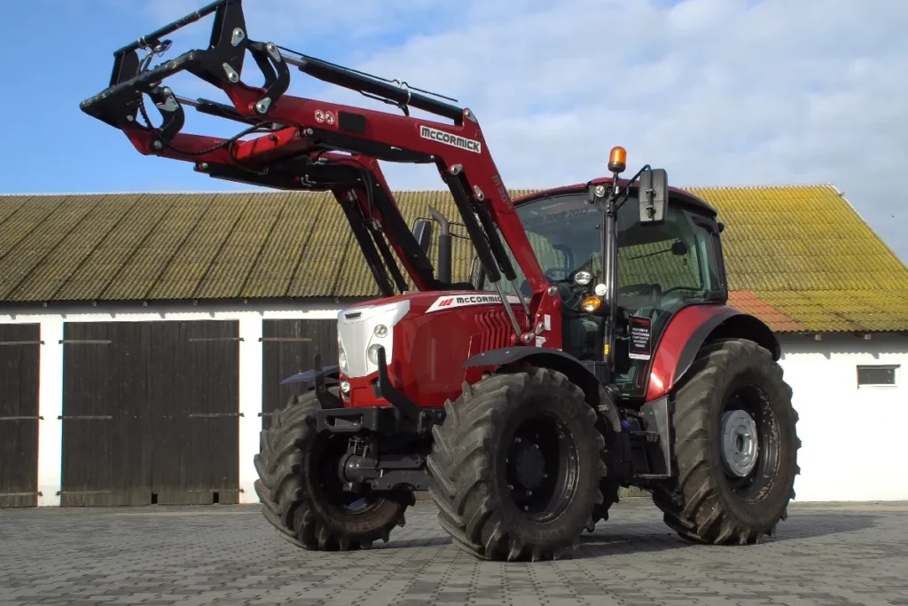 Zaczynając test ciągnika McCormick X5.120 o mocy maksymalnej 114 KM rozpoczęliśmy poszukiwanie odpowiedzi na pytanie, czy może zostać podstawowym traktorem w polskim gospodarstwie mającym ok. 100 ha? © TRAKTOR24.pl