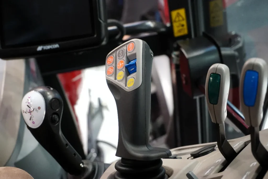 Sterowanie przekłądnią P3-Drive odbywa się za pomocą joysticka SmartPilot © TRAKTOR24.pl
