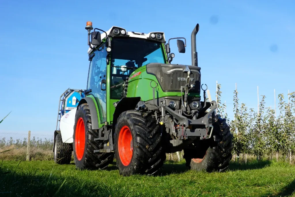 Prawdziwi koneserzy techniki rolniczej traktorowy majstersztyk inżynierski odnajdą w ultrakompaktowych ciągnikach takich jak Fendt 209 F Vario © TRAKTOR24.pl