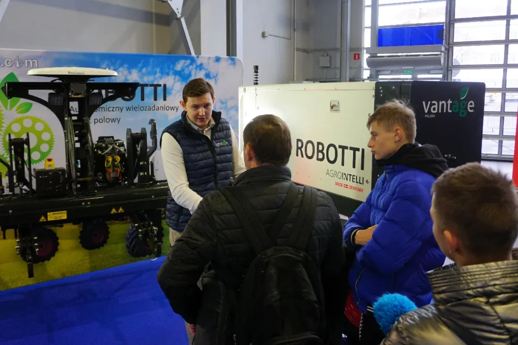 Firma Vantage Polska przywiozła na Forum autonomiczny nośnik narzędzi o nazwie Robotti © TRAKTOR24.pl
