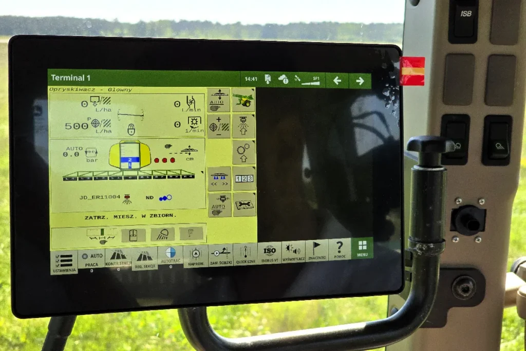 Mając ciągnik John Deere 5M z systemem AutoTrac w każdej chwili można zamontować wyświetlacz i korzystania z funkcji rolnictwa precyzyjnego © TRAKTOR24.pl