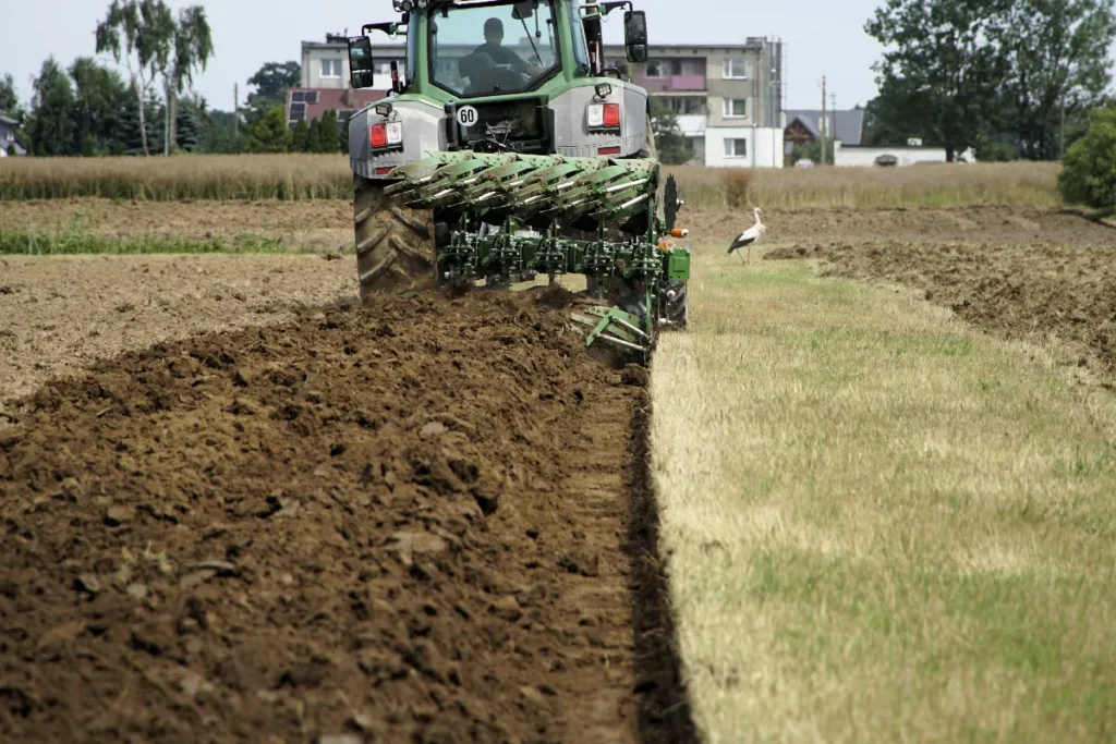 Pług Amazone Teres 300 pozostawia szeroką bruzdę, w której zdaniem producenta mogą pracować opony ciągnika o szerokości 710 mm fot. TRAKTOR24.pl