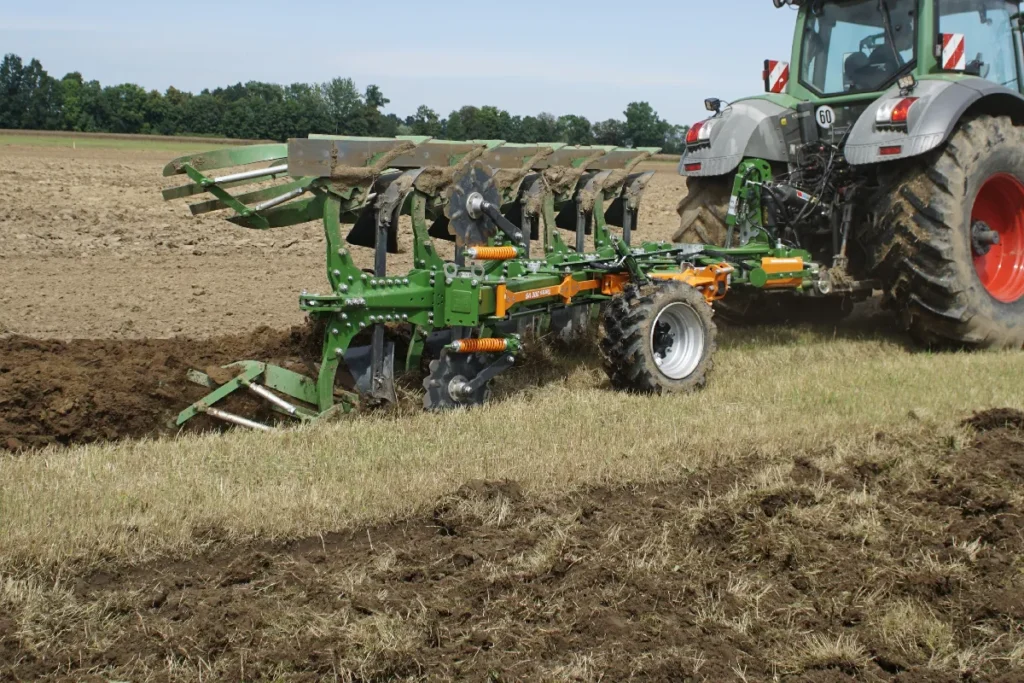 Amazone Teres 300 VS w wersji pięciokorpusowej 5+ pracować z ciągnikami o mocy do 300 KM fot. TRAKTOR24.pl