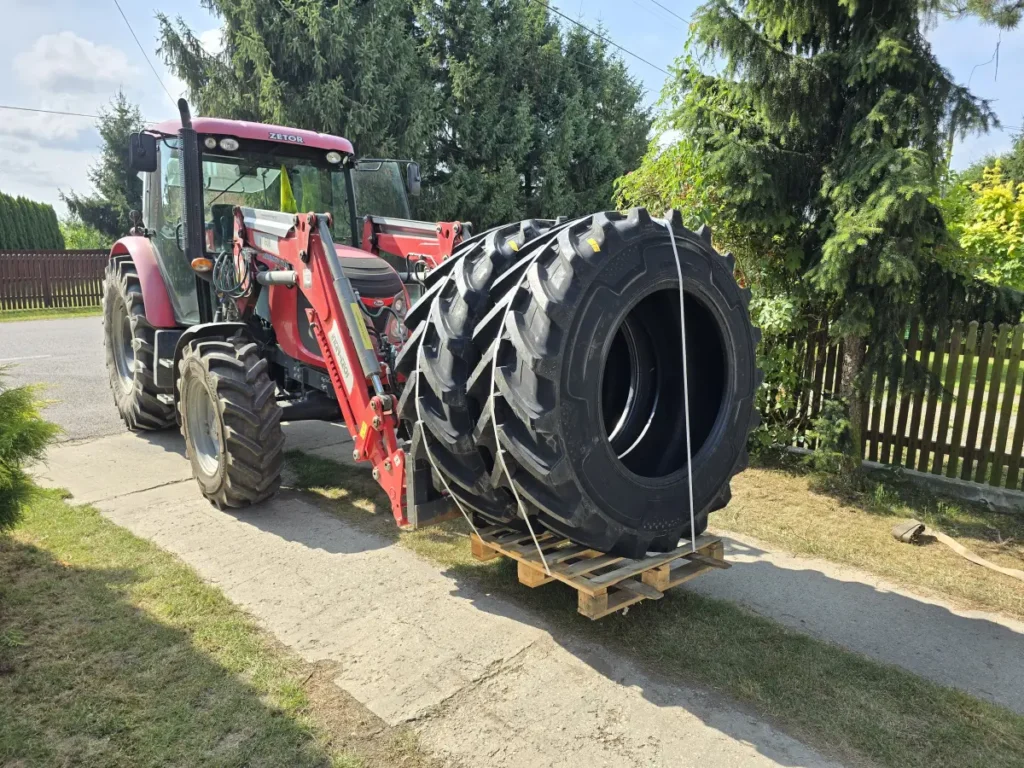 Jedynym wyjściem z sytuacji była wymiana opon na nowe. W tym wypadku postawiliśmy na opony Alliance Agristar 2 zarekomendowane nam przez firmę Grasdorf fot. Tomasz Kuchta