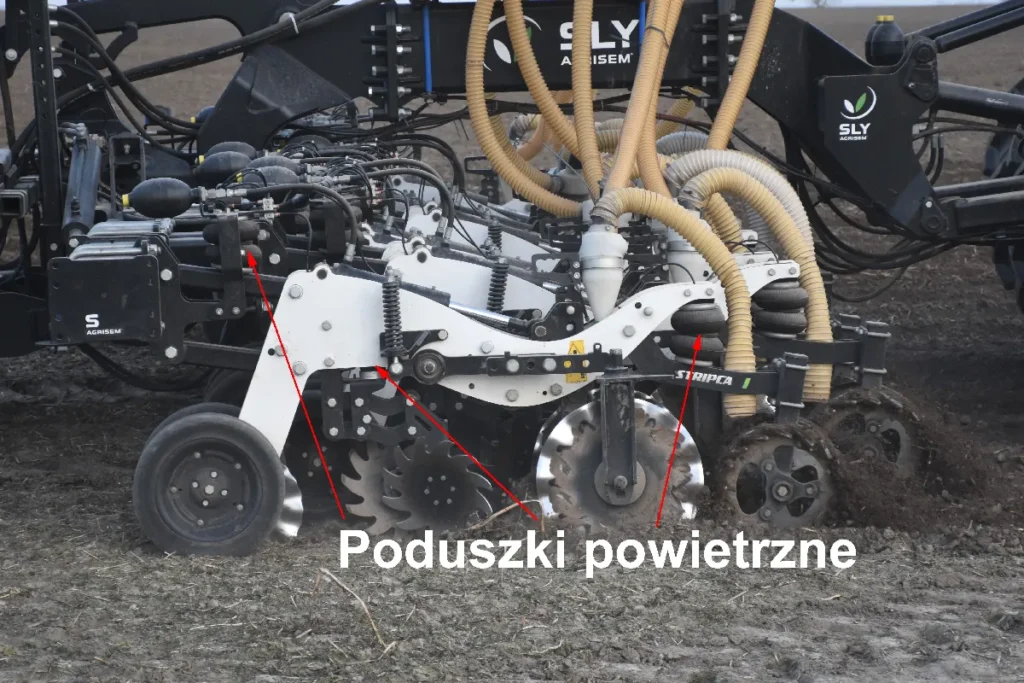 Każda sekcja uprawowo-nawozowa ma 3 poduszki powietrzne fot. TRAKTOR 24