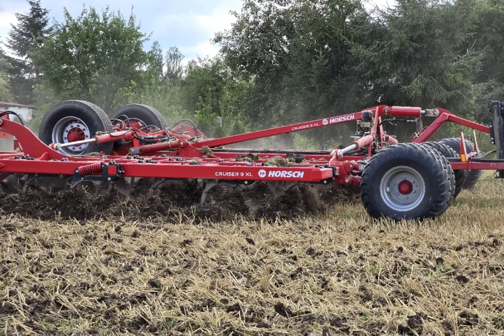 Recenzowany przez nas Horsch Cruiser 9 XL z dłutami o szerokości 8 cm pracował na głębokości ok. 10 cm fot. TRAKTOR24