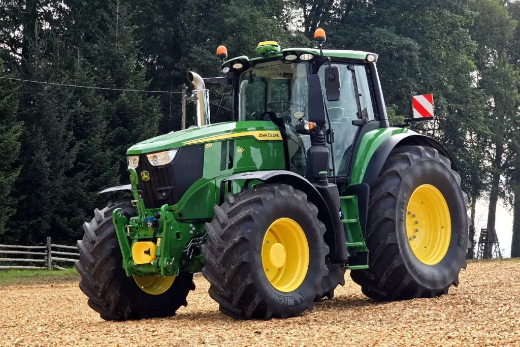 John Deere 6M 250 po doposażeniu w pakiet Deere Precision Ag Technology, jest traktorem pozwalającym w pełni korzystać z rolnictwa precyzyjnego fot. TRAKTOR24