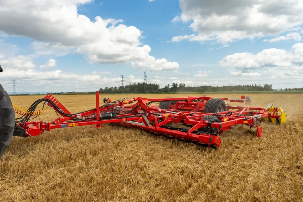 Pöttinger Plano VT 6060 to 6-belkowy, ciągany kultywator do ultrapłytkiej uprawy o szerokości roboczej 6 metrów fot. mat. prasowe