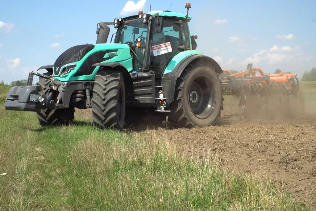 Valtra T175e fot. TRAKTOR24 (46)