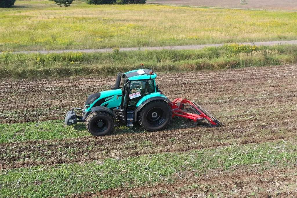 Praca z 4-zębowym głęboszem na ciężkim stanowisku zaowocowała zużyciem paliwa na poziomie 17,5 l/ha fot. Traktor24.pl