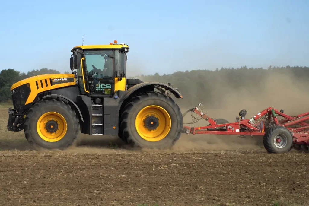 Fastrac iCON został wprowadzony na rynek w roku 2022. Od razu było wiadomo, że jest to traktor wpisany w rolnictwo precyzyjne fot. TRAKTOR24