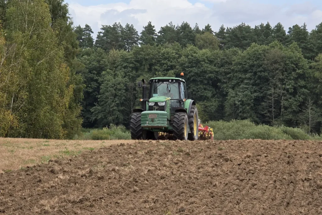 Po 8 miesiącach 2024 r., John Deere jest również liderem wśród ciągników używanych fot. TRAKTOR24