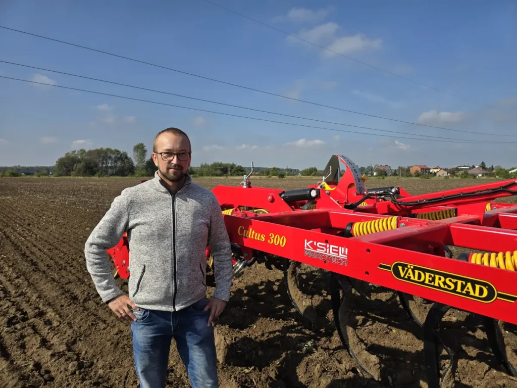 O maszynie opowiedział nam i przygotował ją do pracy Jarosław Janasz, kierownik sprzedaży w firmie Väderstad Polska fot. Tomasz Kuchta