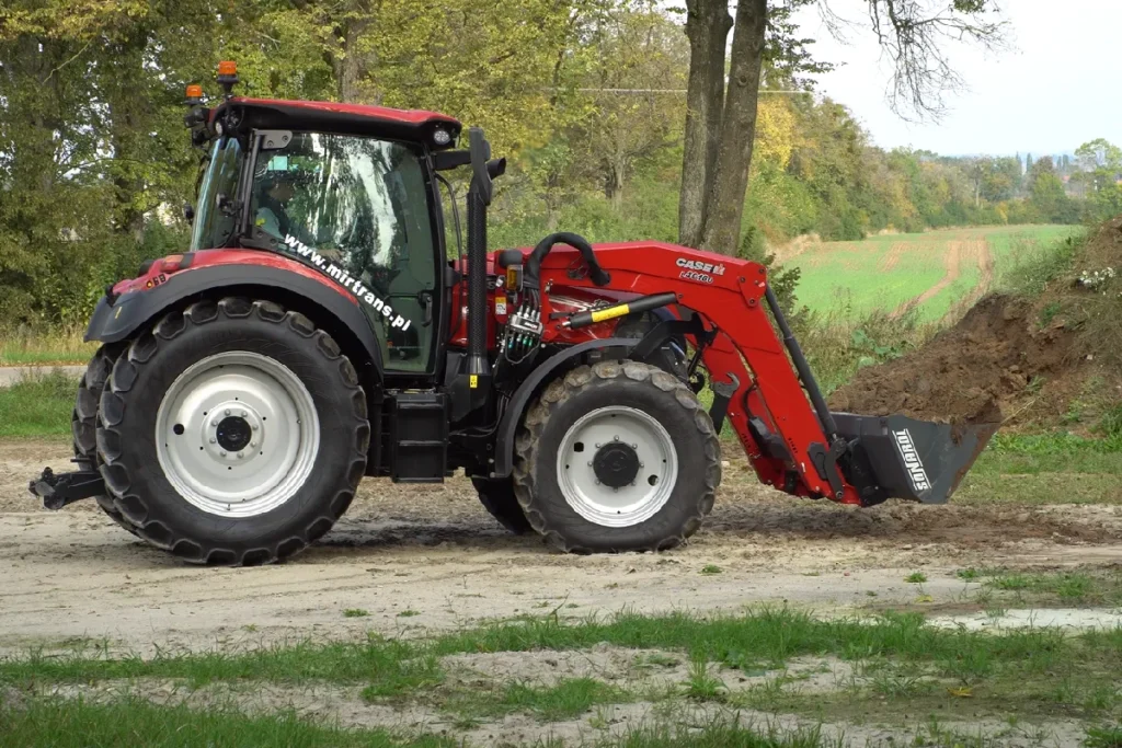 Pracowaliśmy jeszcze z łyżką podgarniając pszenicę i usypując ziemię na hałdzie fot. TRAKTOR24