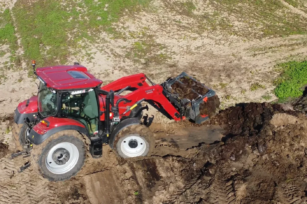 Sprawdziliśmy jeszcze siłę zrywającą ładowacza czołowego, która zrobiła na nas tak dobre wrażenie podczas załadunku obornika fot. TRAKTOR24