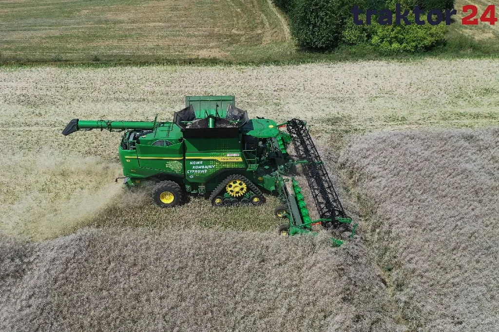 Podczas tegorocznych żniw skorzystaliśmy z okazji i sprawdziliśmy, jak „przewidujący przyszłość” kombajn John Deere S7 900, radzi sobie podczas zbioru rzepaku fot. TRAKTOR24