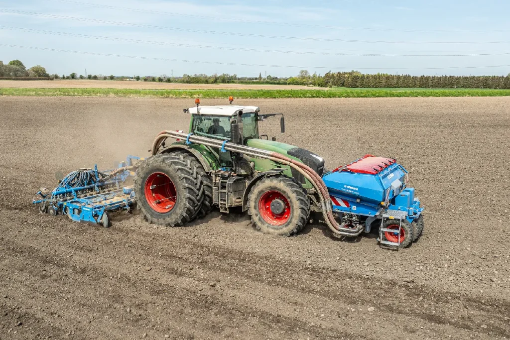 Lemken Solitair F jest wyposażony w aż cztery aparaty dozujące z napędami elektrycznymi fot. materiały prasowe