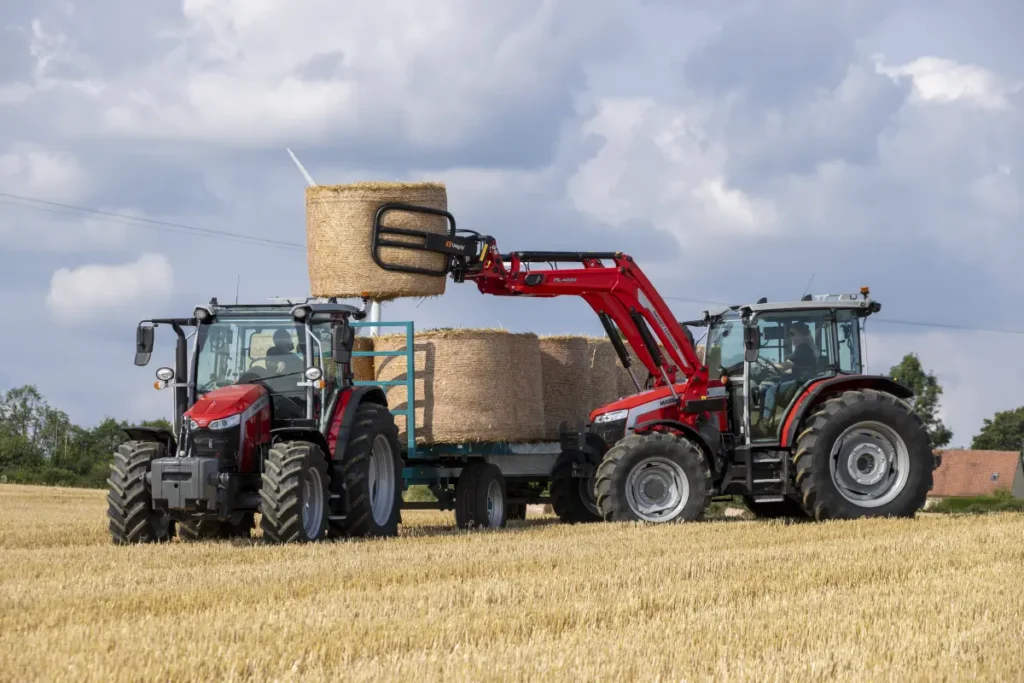 Ciągniki Massey Ferguson 5M mają wiele argumentów, by być często konfigurowane z ładowaczami czołowymi fot. mat. prasowe