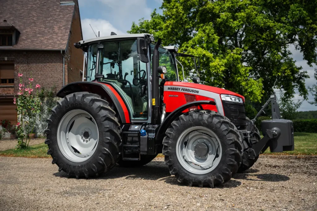 Nową serię Massey Fergusona 5M tworzy 6 modeli o mocach od 95 do 145 KM mocy maksymalnej fot. mat. prasowe