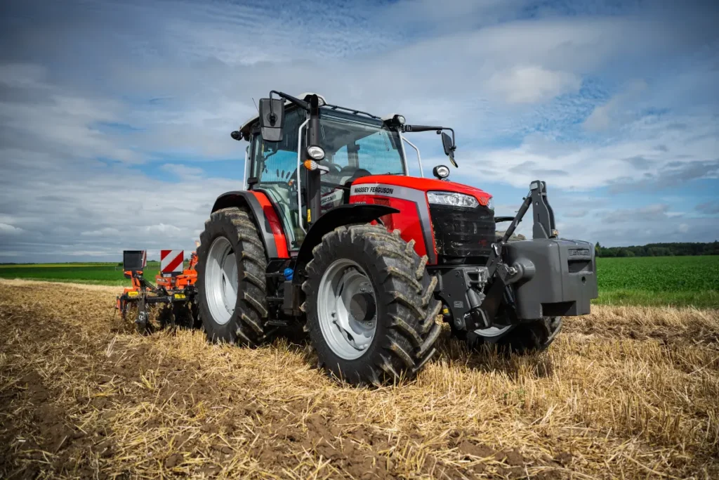 W skład nowej serii ciągników Massey Ferguson 5M wejdzie łącznie 6 modeli o mocach od 95 do 145 KM mocy maksymalnej fot. mat. prasowe