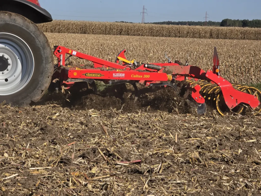 Vaderstad Cultus 300 po kukurydzy fot. Traktor24.pl