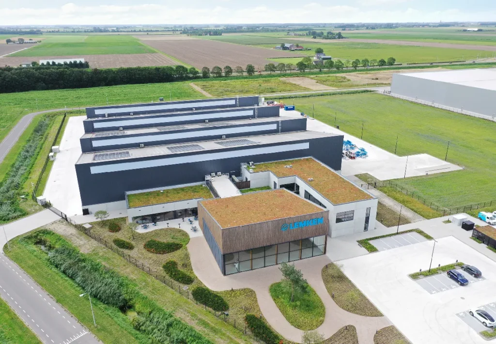   Pielniki LEMKEN produkowane są w holenderskiej fabryce w Dinteloord. Znajdują się tam również obiekty przeznaczone do prezentacji maszyn i szkoleniowe Competence Center Crop Care fot. materiały prasowe